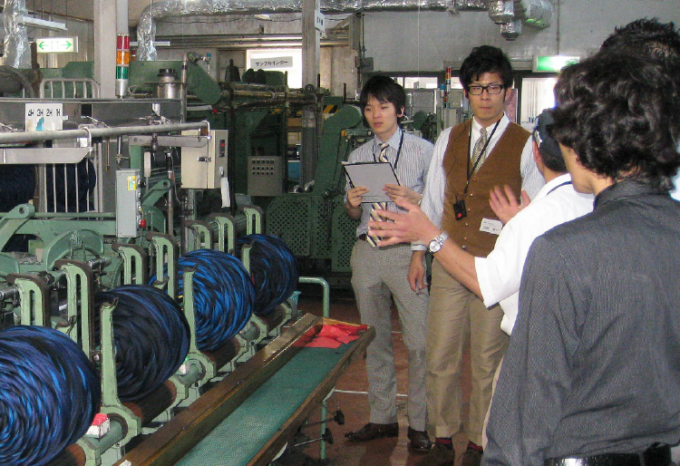 繊維・アパレル業界の業務に直結する基礎知識を学ぶことができる